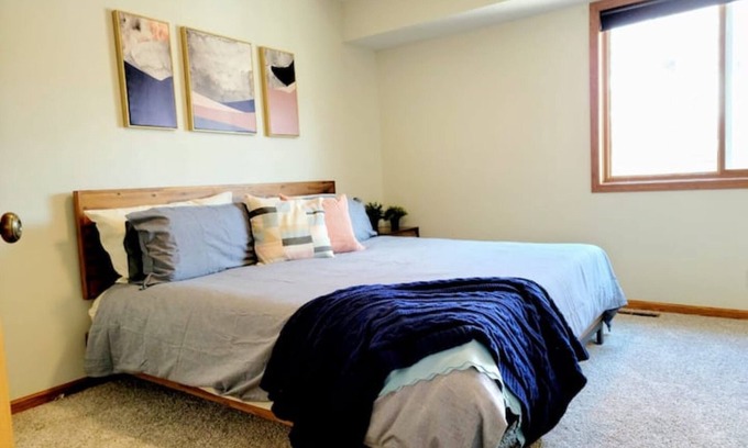 Eagan House | Clean, Comfy, digs close to all the attractions