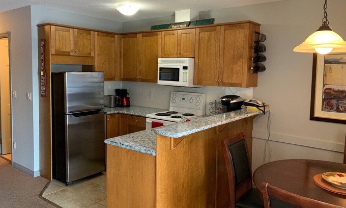 Central Okanagan Condo | Clean Condo on beautiful Lake Okanagan Resort