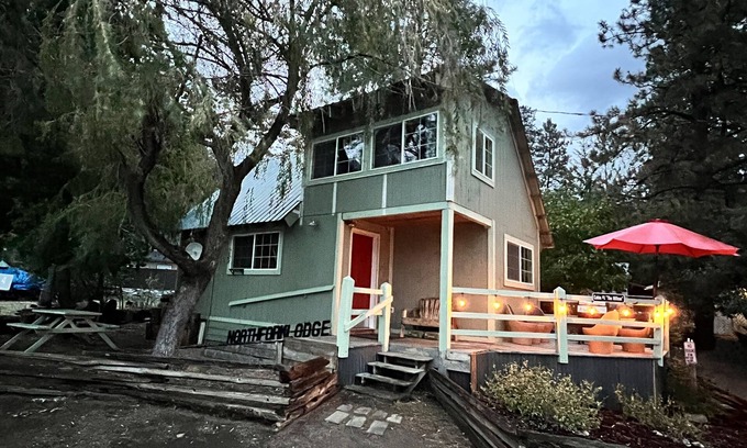 Conconully Cabin | Clean cozy cabin within 1/2 mile of 2 lakes and 100’s of sq miles of wilderness.