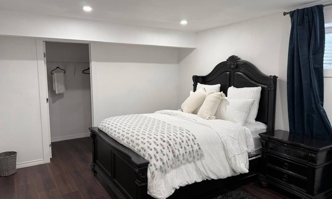 West Edmonton Apartment | Clean Executive Family Haven Short Stay
