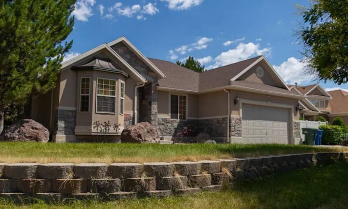 West Valley City House | Clean, Family Friendly, Spacious, Comfy Mattress, All 3 King Beds