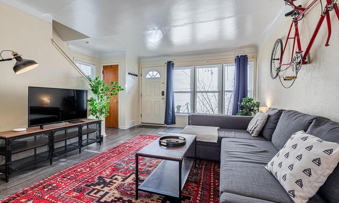 Dicken House | Clean, Fresh and Homey 2BR! Welcome!