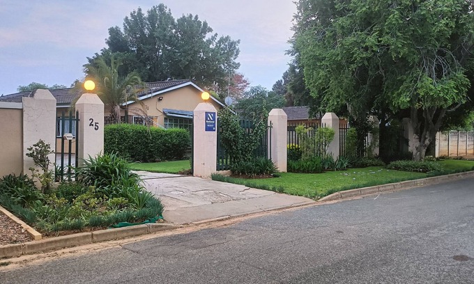 Mahikeng House | Clean Private modern and Safe