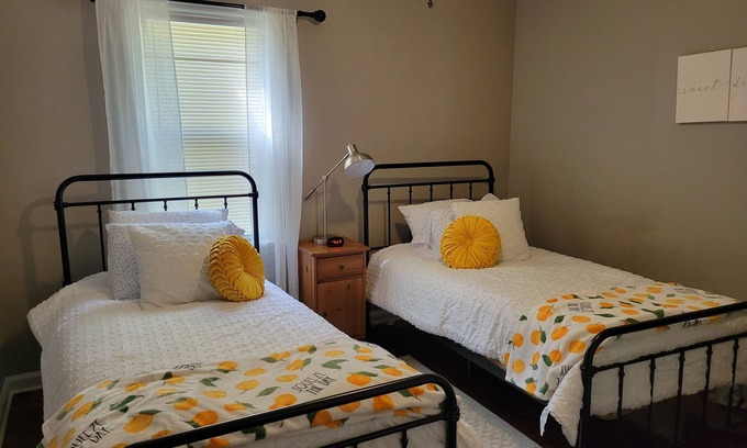 Columbus House | Clean, quiet and perfectly located in the city. Near downtown.