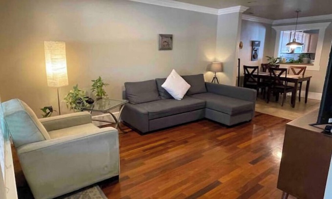 People's Freeway House | Clean, quiet, centrally located home
