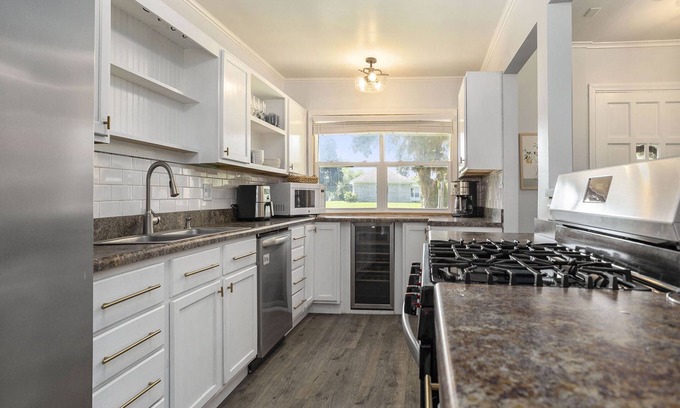 Battle Creek House | Clean, Quiet, Professional + Safe 3BR 1 Bath House