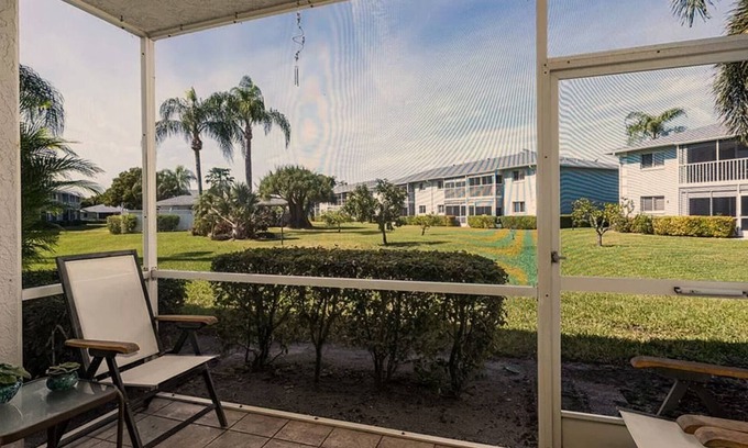Biggar Condo | Clean safe condo centrally located to hospitals, beach, downtown, and airport