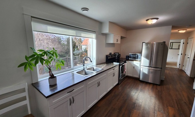 Vernon House | Clean, Serene, Private!