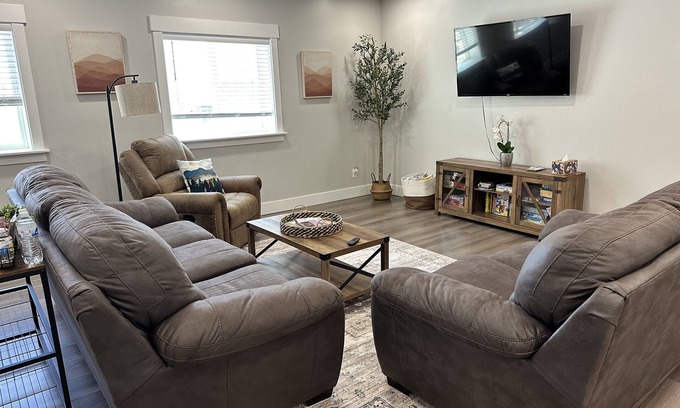 North Ogden Apartment | Clean & Spacious 2-bedroom BASEMENT APT. AC, WiFi, full kitchen in North Ogden