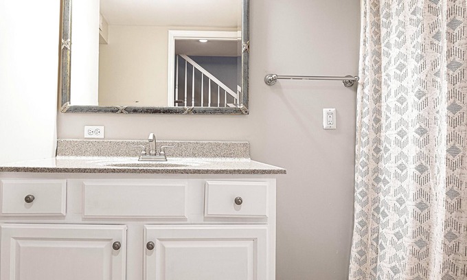 Downtown Baltimore House | Clean & Stylish Townhouse Available in June! Perfect for Family and Friends!