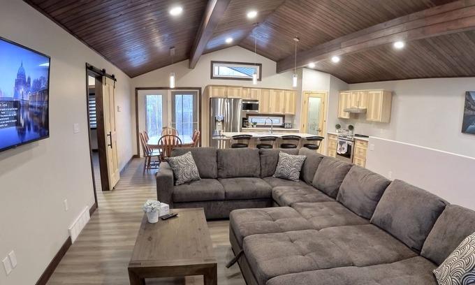 Onanole House | Clear Lake Family Getaway