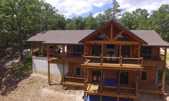 Van Buren Cabin | CLEAR VIEW CABIN - only 1 mile from Van Buren & Current Rvr @ Big Spring Park!