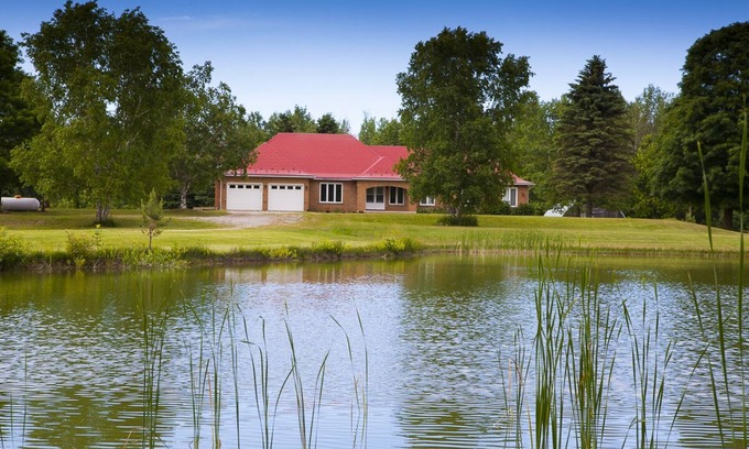 Clearview House | Clearview Manor (Wasaga Beach)(Blue Mountain)