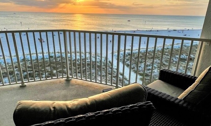 Clearwater Beach Condo | Clearwater Beach Front Luxe Penthouse-Pool