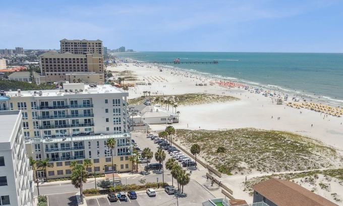 Clearwater Beach House | Clearwater Beach Cottage 13H/Walk to the Beach!