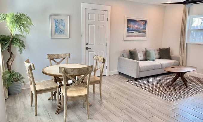 Bay Esplanade Apartment | Clearwater Beach Retreats at Bayside Suite 1