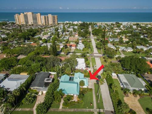 Bay Esplanade House | Clearwater Beach Splendor - Weekly Beach Rental