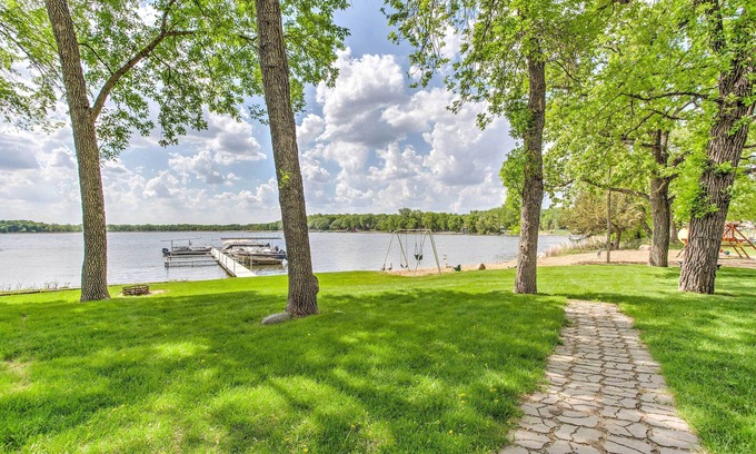 Annandale House | Clearwater Lake Getaway w/Shared Pool & Boat Dock