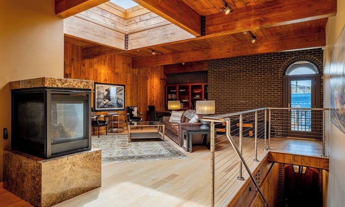Cody Apartment | Clearwater Penthouse, luxurious, spacious, downtown Penthouse with gas fireplace and a balcony!
