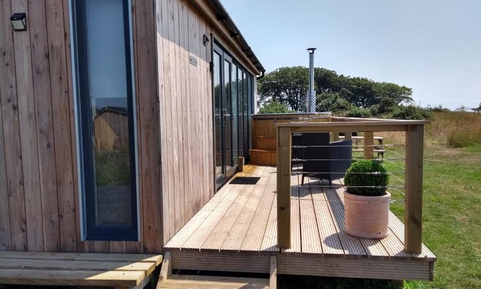 Dalry House | Cleeves Cabins Ailsa Luxury Lodge with hot tub