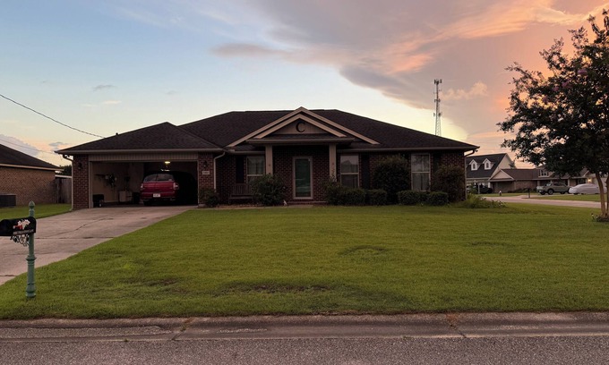 Lillian House | Clever's Corner 4-bedroom house in Lillian close to beaches and attractions
