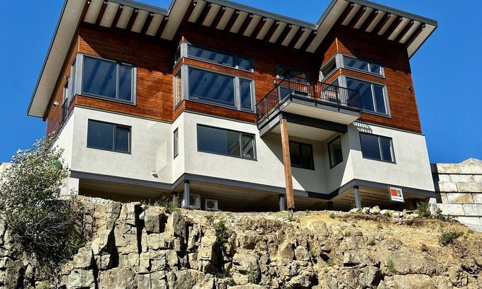Courtenay Ski Chalet | Cliffhanger Chalet