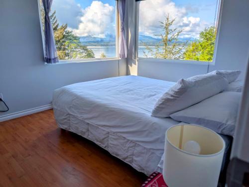 Alert Bay House | Cliff Haven on the Bay