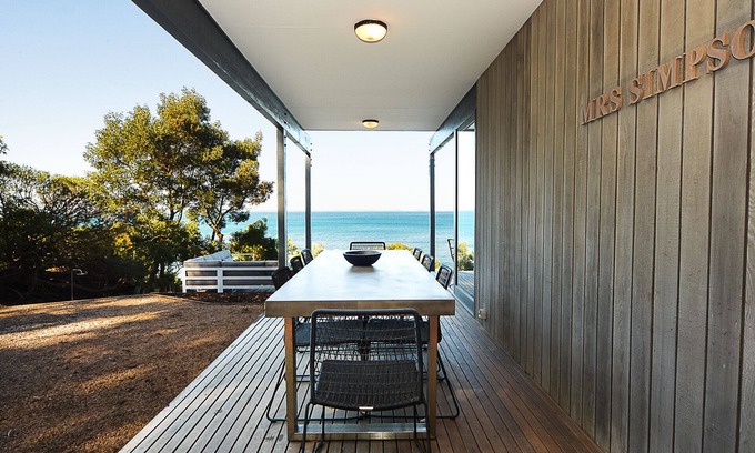 Flinders House | Cliff top, iconic modernist 60 s home with absolute beachfront