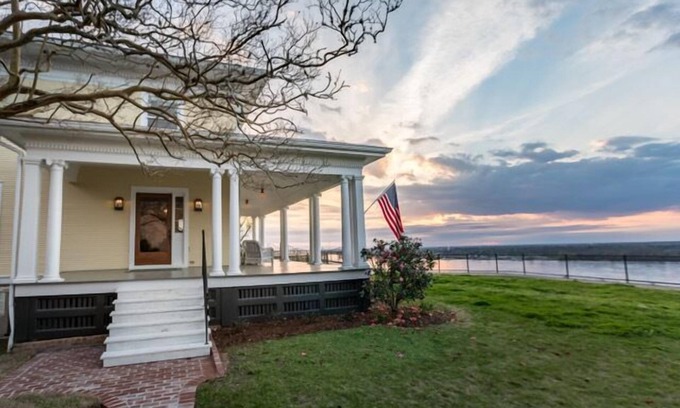 Natchez House | Clifton House - Big River South | Mississippi River Views | Queen Suite