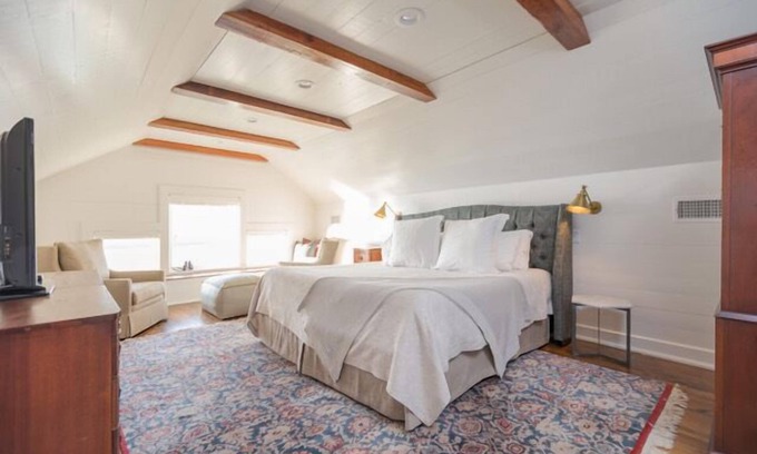 Natchez House | Clifton House - Observatory | King Suite, Sleeps 4 | Mississippi River Views