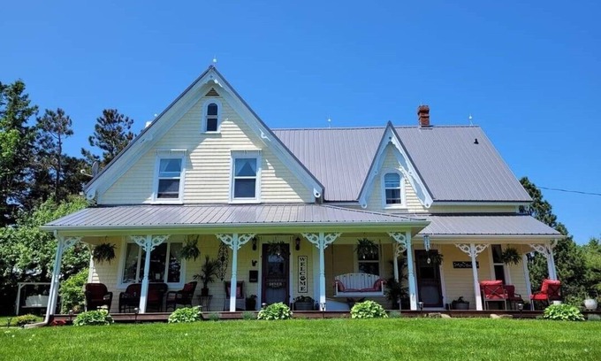 Clinton Bed & Breakfast | Clinton Pond Bed and Breakfast