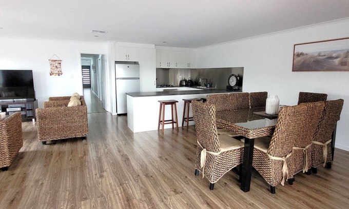 Para Wurlie Hotel | Clipper Getaway, Point Turton