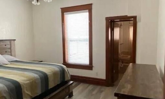 Ogden Apartment | Close & Cozy 2