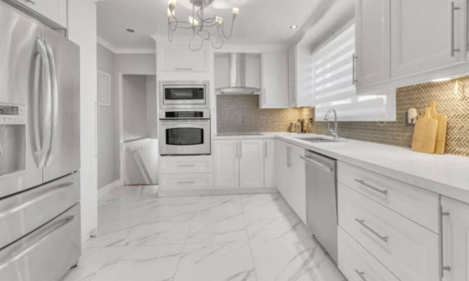 Brampton House | Close to airport 4 bedroom home