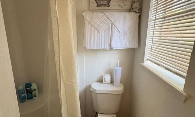 McAllen Apartment | Close to Airport, Mall & Stores