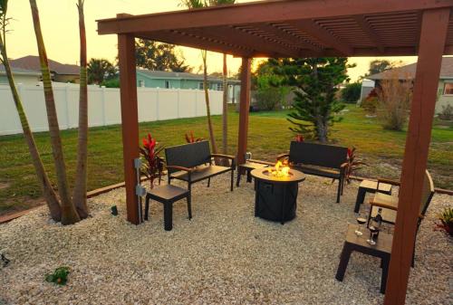 Englewood South House | Close To Beach! 3 Bedroom 2 Bath