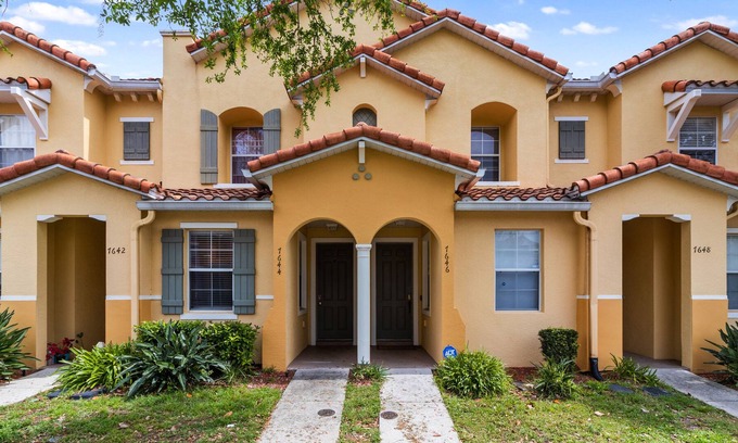 Crestwynd Bay House | Close to Disney! Family-sized villa & private patio space!