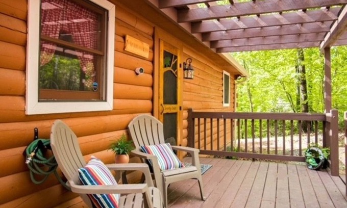 Morganton Cabin | Close to Downtown BR 🍔 Train 🚂Orchards 🍎 Easy Access 🏎️ Fast WiFi 💻 Privacy 🏖️