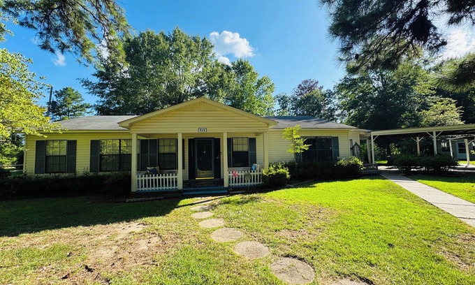 Camden House | Close to downtown Camden! Sleeps 6