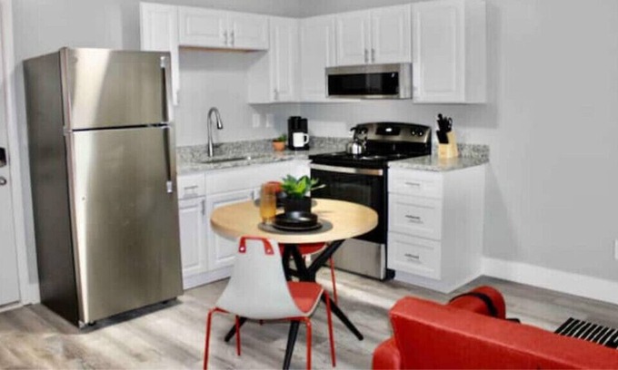 Huntsville Apartment | Close To Downtown Studio Apartment w/ Queen Bed