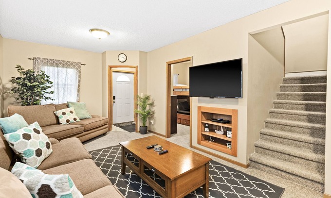 Superior House | ⚓️Close to Duluth! Close to Lake Superior! Whole house! Centrally located! ⚓️