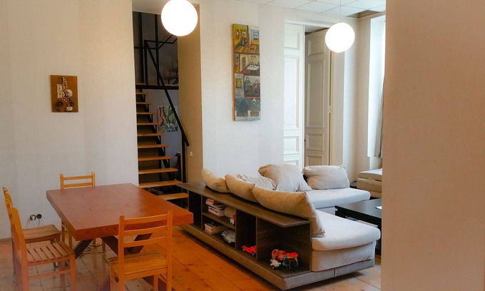 Vera Apartment | Close To Everything (✈ Free) Bright & Cozy Apt.