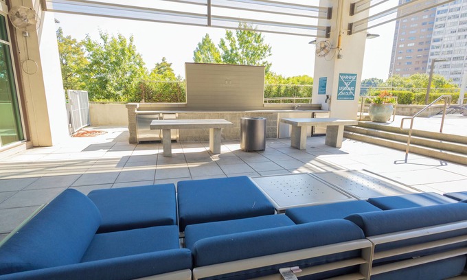Peachtree Center Apartment | Close to everything ATL! 1 BDRM King with WiFi, fitness room, dynamic views
