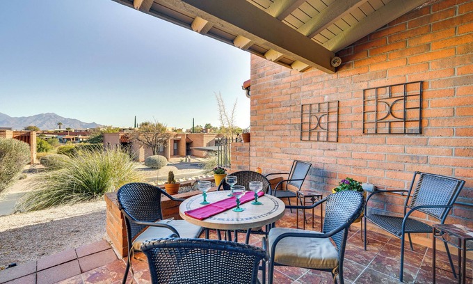 Desert Casitas House | Close to Golf: Mtn-View Townhome in Green Valley