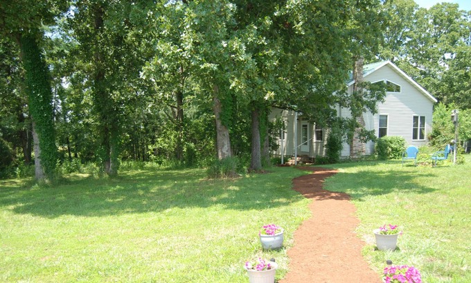 Mount Sterling Other | Close to Hermann Wine Trail, restaurants, and antique shops.