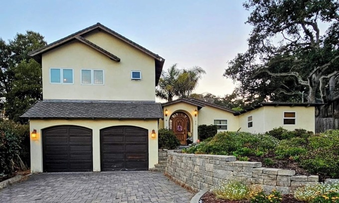 Del Rey Oaks House | Close to Laguna Seca Raceway, beach, airport, aquarium and golf courses