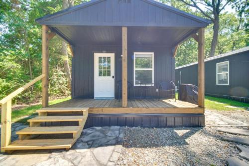 Grove House | Close to Lake Grove Cabin with Shared Fire Pit!