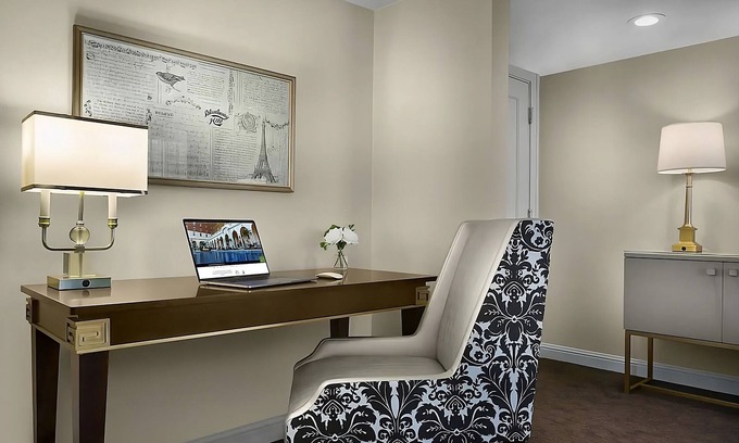 Central West End Hotel | Close to Laumeier Sculpture Park! With Parking, Pool, and Cinema Onsite!