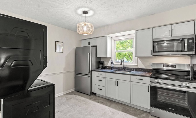 Wilmore Apartment | Close to Lexington 2-bedroom apartment with WiFi, AC in peaceful Wilmore