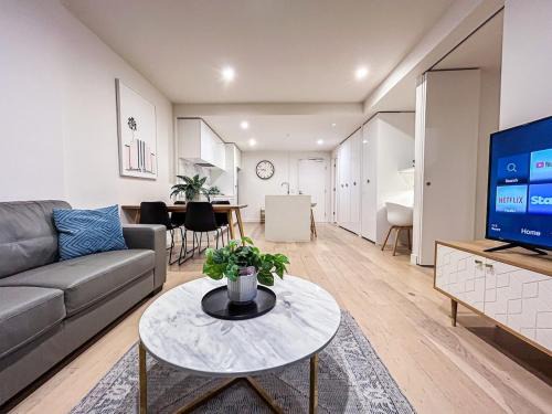 North Melbourne Apartment | Close To Mel Uni 2br2ba Parking Balconywifigym